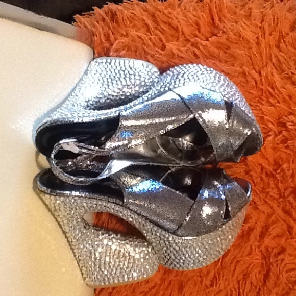 Very adorable BRAND NWOT Celeste shoe - Picture 3 of 8